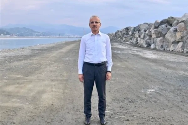 Ulaştırma ve Altyapı Bakanı Uraloğlu, AK Parti Ağrı Milletvekili &nbsp;Kilerci&nbsp;ile