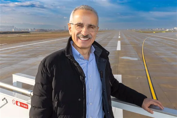 Ulaştırma ve Altyapı Bakanı Abdulkadir Uraloğlu, Mavi Vatan&rsquo;daki lojistik hareketlilik