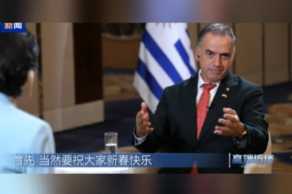 Uruguay Devlet Başkanı Yamandu Orsi, kısa s&uuml;re &ouml;nce &Ccedil;in'e yaptığı