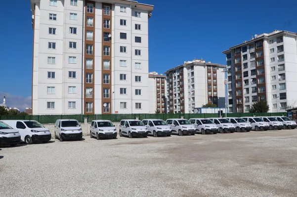Uşak Belediye Başkanı &Ouml;zkan Yalım, belediyenin hizmet kapasitesini g&uuml;&ccedil;lendirmek ve