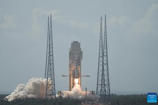 Uzun Y&uuml;r&uuml;y&uuml;ş-10 taşıyıcı roketinin d&uuml;ş&uuml;k irtifa g&ouml;steri ve doğrulama u&ccedil;uş