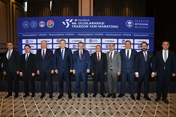Trabzon'da d&uuml;zenlenen tanıtım toplantısına Trabzon Valisi Tahir Şahin, B&uuml;y&uuml;kşehir Belediye