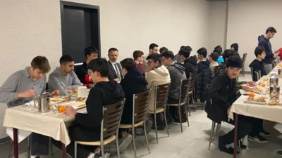 İzmit Anadolu İmam Hatip Lisesi M&uuml;d&uuml;r&uuml; H&uuml;seyin Halıcı tarafından karşılanan