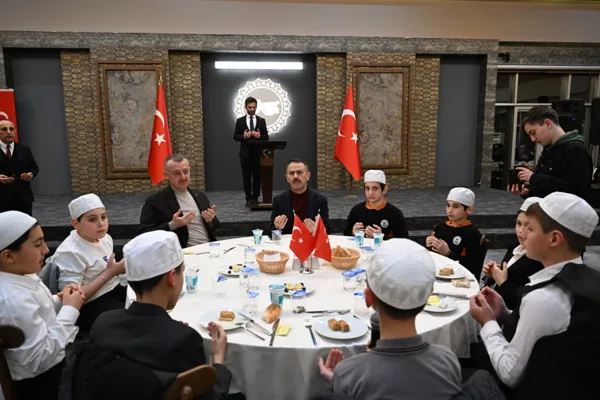 Kocaeli Valisi İlhami Aktaş ve eşi Song&uuml;l Aktaş ile Kocaeli