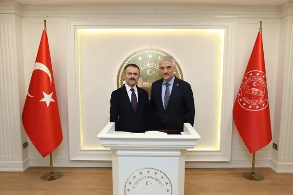 D&uuml;zce Valisi Mehmet Makas tarafından karşılanan, ilk olarak Valilik Şeref