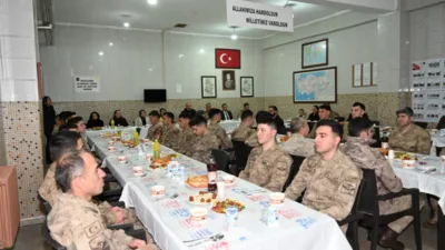 Batman Valisi Canalp ve eşi Ayten Canalp, Ramazan ayı dolayısıyla
