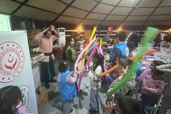 Ordu B&uuml;y&uuml;kşehir Belediyesi K&uuml;lt&uuml;r Otağı&rsquo;nda ger&ccedil;ekleştirilen iftar programına, Vali Muammer