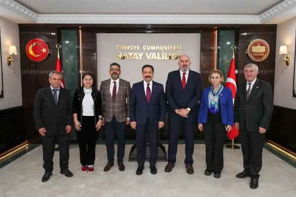 Hatay Valisi Masatlı, muhtarlar heyeti ile makamında g&ouml;r&uuml;şme ger&ccedil;ekleştirdi. Kabulde;