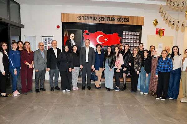 Adana Valisi Yavuz&nbsp;ve eşi S&uuml;reyya Yavuz, KYK Toroslar Kız &Ouml;ğrenci