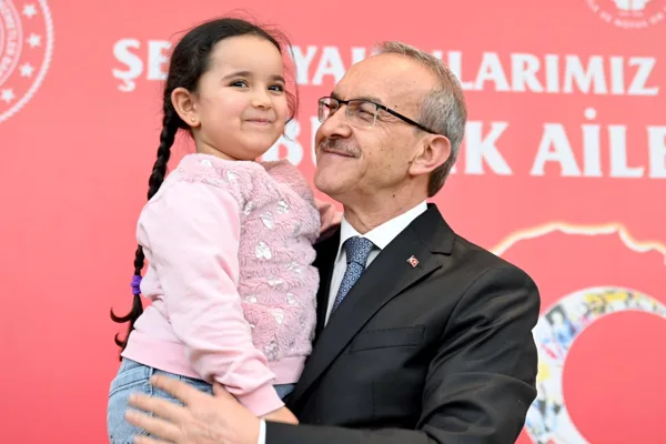 Malatya Valisi Yavuz, şehit aileleri ve gaziler adına valiliğin ev