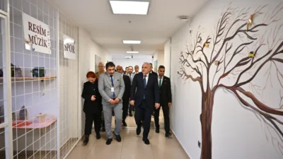 Ziyaret kapsamında ger&ccedil;ekleştirilen toplantıda, bağımlılıkla m&uuml;cadelede koruyucu ve &ouml;nleyici hizmetlerin