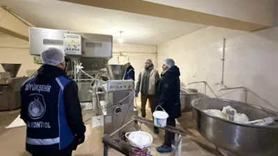 Ekipler, &uuml;retim alanlarının temizliği, personelin port&ouml;r muayeneleri, bone ve &ouml;nl&uuml;k