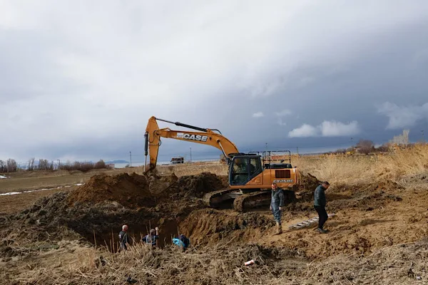 Van Su ve Kanalizasyon İdaresi (VASKİ) teknik ekipleri, Van&ndash;Gevaş Karayolu