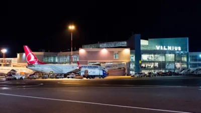 Hava sahası kısıtlamaları saat 20:30'da uygulandı. Havalimanı daha sonra, hava