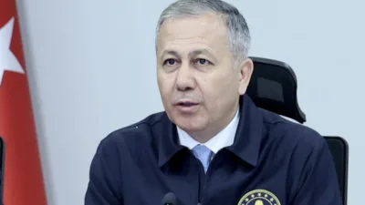 İ&ccedil;işleri Bakanı Yerlikaya, Hatay'ın Erzin il&ccedil;esinde otoyolda motosikletle trafik g&uuml;venliğini