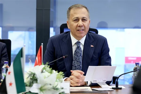 İ&ccedil;işleri Bakanı Ali Yerlikaya, FET&Ouml;&rsquo;ye y&ouml;nelik kararlı m&uuml;cadelenin s&uuml;rd&uuml;ğ&uuml;n&uuml; belirterek,