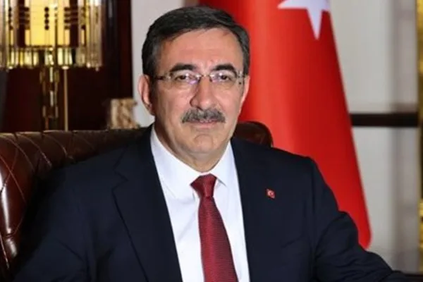 Cumhurbaşkanı Yardımcısı&nbsp;Yılmaz, Cumhurbaşkanlığı K&uuml;lliyesi&rsquo;nde&nbsp;Brezilya&rsquo;nın Ankara B&uuml;y&uuml;kel&ccedil;isi Neves&nbsp;ile bir araya geldi.