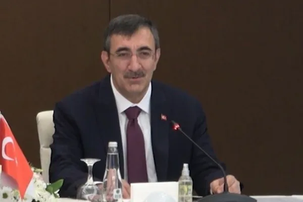 Cumhurbaşkanı Yardımcıs Yılmaz, sosyal medya paylaşımında Cumhurbaşkanı &nbsp;Erdoğan&nbsp;i&ccedil;in, &ldquo;Millete hizmet