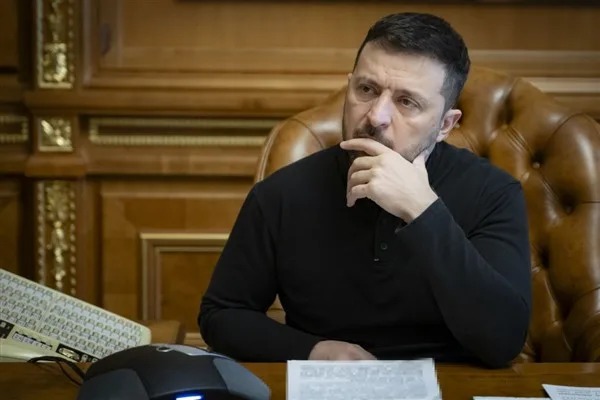 Ukrayna Devlet Başkanı Zelenski, onarım ve ilk m&uuml;dahale ekiplerinin d&uuml;n