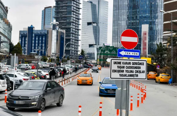 Ankara B&uuml;y&uuml;kşehir Belediyesi alışveriş merkezlerinin giriş ve &ccedil;ıkışlarındaki trafik yoğunluğunu