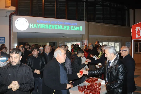 İzmit Belediyesi, Ramazan ayı programı dahilinde Alikahya Hayırsevenler Camii&rsquo;nde şerbet
