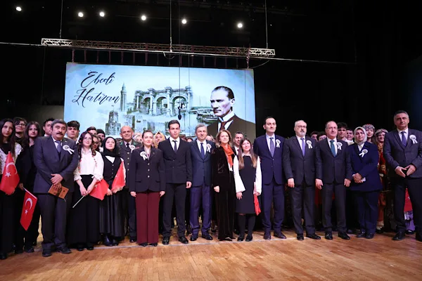 Atatürk Kültür Merkezi’nde düzenlenen törene; Antalya Valisi Hulusi Şahin, Büyükşehir