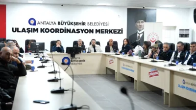 Antalya B&uuml;y&uuml;kşehir Belediyesi, toplu ulaşım şof&ouml;rlerine y&ouml;nelik eğitimlerini s&uuml;rd&uuml;r&uuml;yor. Ulaşım