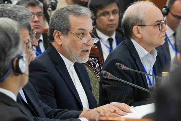 İran Dışişleri Bakanı Araghchi, Azerbaycan Dışişleri Bakanı Ceyhun Bayramov ile