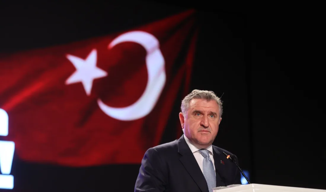 Gen&ccedil;lik ve Spor Bakanı Dr. Osman Aşkın Bak, D&uuml;nya Salon