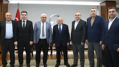 Kayseri Büyükşehir Belediye Başkanı Büyükkılıç, makamında düzenlenen ziyaretlerde şehrin farklı kesimlerini