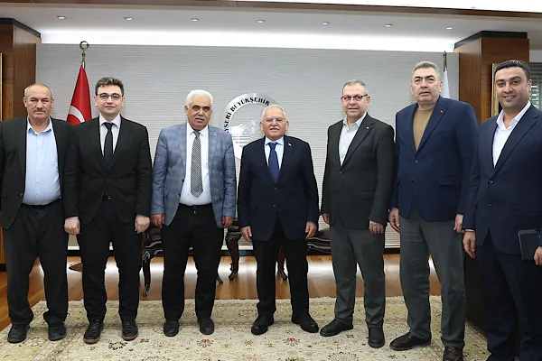 Kayseri Büyükşehir Belediye Başkanı Büyükkılıç, makamında düzenlenen ziyaretlerde şehrin farklı kesimlerini