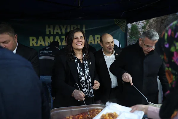 Aydın B&uuml;y&uuml;kşehir Belediyesi tarafından organize edilen iftar programları, bug&uuml;n il