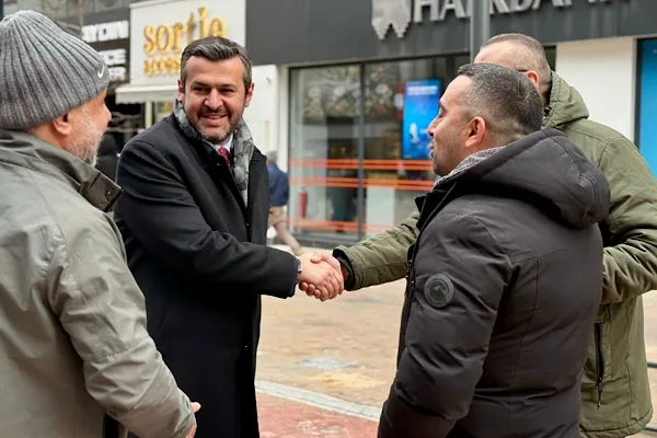 Karab&uuml;k Belediye Başkanı&nbsp;&Ccedil;etinkaya, şehir merkezindeki saha &ccedil;alışmaları &ccedil;er&ccedil;evesinde Kemal G&uuml;neş
