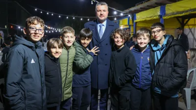 İlk olarak Dokuz&ccedil;esmeler'de bulunan Fak&uuml;lte Taksi Durağı'nda taksici esnafı tarafından