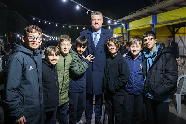 İlk olarak Dokuz&ccedil;esmeler'de bulunan Fak&uuml;lte Taksi Durağı'nda taksici esnafı tarafından