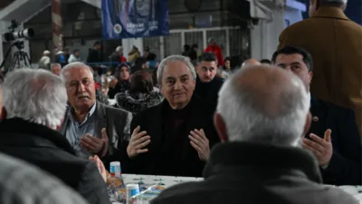 Kepez Belediye Başkanı Mesut Kocag&ouml;z, her iki mahallede d&uuml;zenlenen iftar