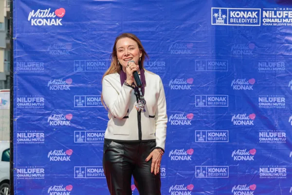 Konak Belediye Başkanı Mutlu, El Emeği Kermesi’ne katıldı. Konak Belediye