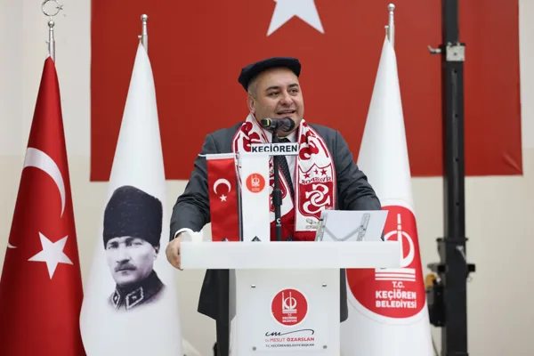 Keçiören Belediye Başkanı Mesut Özarslan, Mevlana Kültür Merkezi’nde düzenlenen iftar