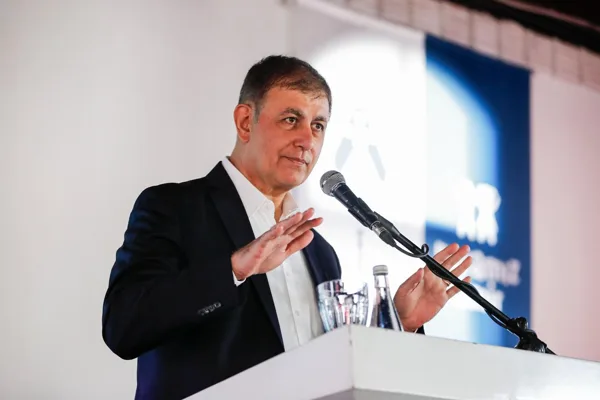 İzmir B&uuml;y&uuml;kşehir Belediye Başkanı Cemil Tugay, &Ouml;demiş'te d&uuml;zenlenen iftar programına