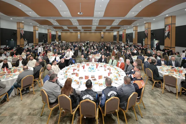 Nazım Hikmet Kültür Merkezi’nde düzenlenen programa belediye başkan yardımcıları ile