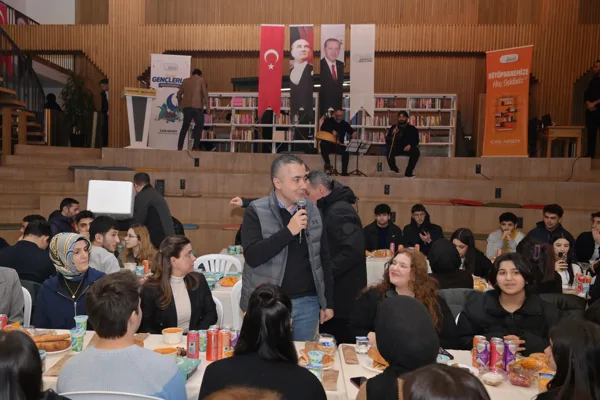 Esenyurt Belediye Başkan Vekili Can Aksoy, eşi Esin Aksoy ile