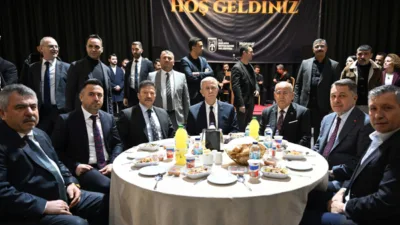 Ankara Büyükşehir Belediye Başkanı Mansur Yavaş, taksici esnafıyla düzenlenen iftar