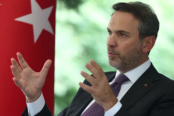  Enerji ve Tabii Kaynaklar Bakanı Bayraktar, Türkiye’nin yenilenebilir enerji yatırımlarında