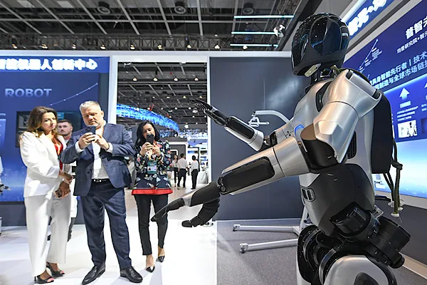 Çin Ticaret Bakanı Wang Wentao, robotların Çin’in dış ticaretinde yeni