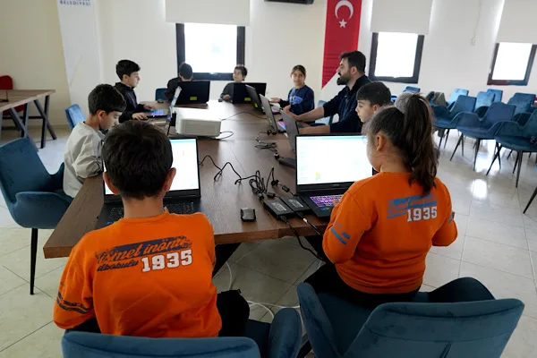 &Ccedil;ukurova Belediyesi b&uuml;nyesinde faaliyet g&ouml;steren &Ccedil;ukurova Tech merkezinde ger&ccedil;ekleştirilen Şubat