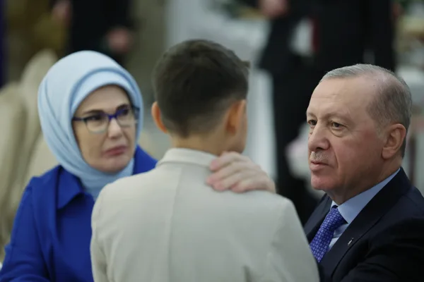 Cumhurbaşkanı Erdoğan ve eşi Emine Erdoğan, Vahdettin Köşkü’ndeki programda çocuklarla