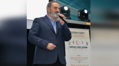 Programda konuşan Dursun Ali Erzincanlı, Esenyurtlularla buluşmaktan duyduğu memnuniyeti dile