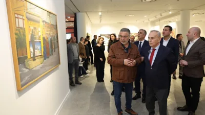 Kent duvarlarını birer hafıza y&uuml;zeyi olarak ele alan&nbsp;Duvarlar&nbsp;sergisi,&nbsp;Galeri Cennet&rsquo;te kapılarını
