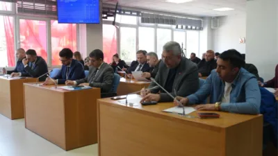 Konuralp Belediye Hizmet Binası Meclis Toplantı Salonu&rsquo;nda ger&ccedil;ekleştirilen toplantıda, 29