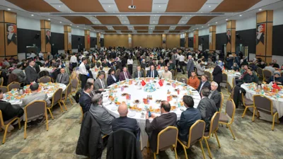 Esenyurt Belediyesi tarafından Nazım Hikmet K&uuml;lt&uuml;r Merkezi&rsquo;nde organize edilen iftar